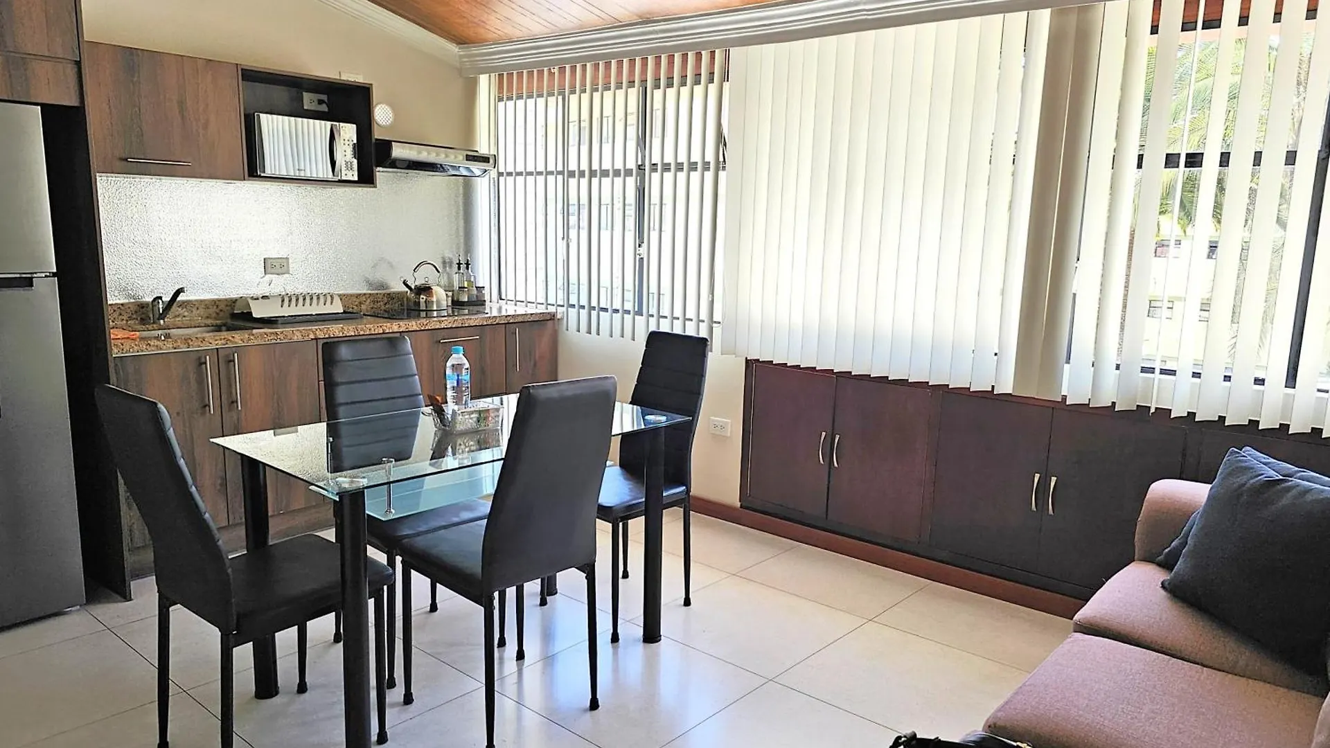 Altamira Apart Suites Quito 0*,  Ecuador
